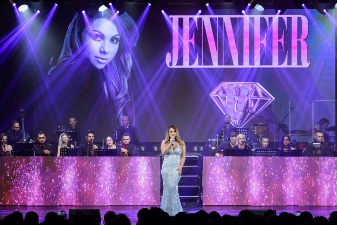 We need a little Christmas - Mága Jennifer koncertje 2024-ben az Operettszínházban - Jegyek itt!